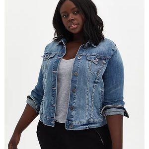 TORRID DENIMN TRUCKER JEAN JACKET
